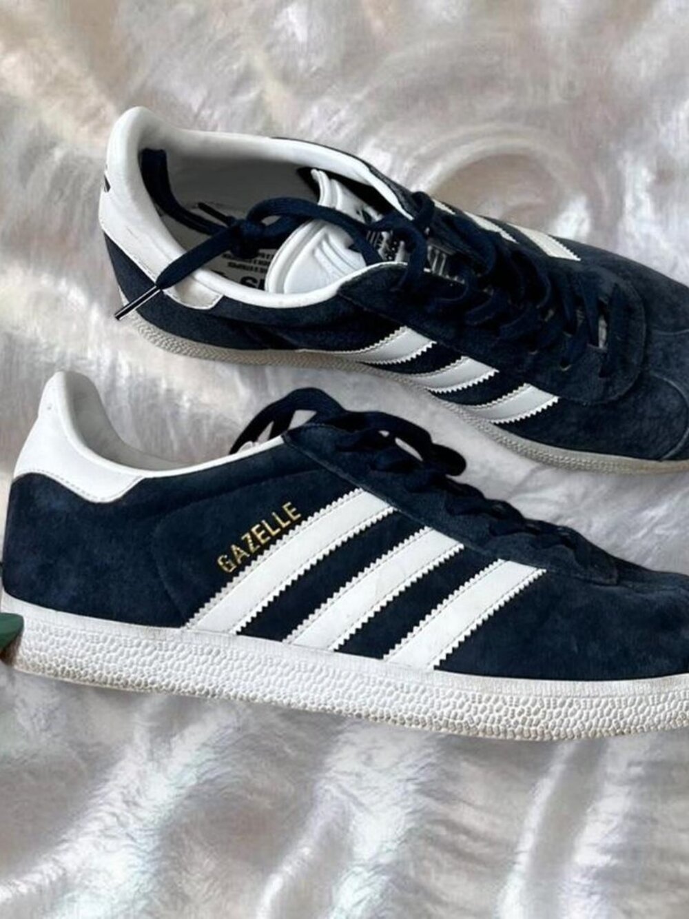 Adidas Gazelle navy blue & white low top sneakers ⭐️ size women’s 8.5